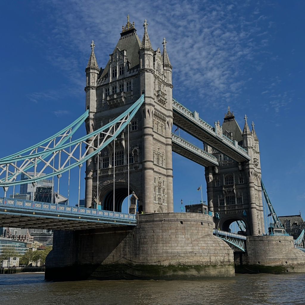 VIDEO GUIDE: the BEST  photo spot for tower bridge